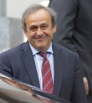 «Τελειώνουν» τον Πλατινί από το ποδόσφαιρο