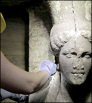 Περιστέρη: Δεν είναι των ρωμαϊκών χρόνων ο τάφος της Αμφίπολης