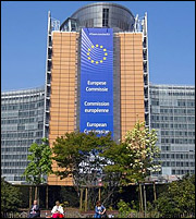 Zeit: 16 πρώην Επίτροποι συνεχίζουν να πληρώνονται από τις Βρυξέλλες