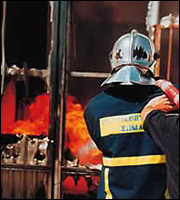 ΥΠΑΠΕΝ: Υπό πλήρη έλεγχο η φωτιά στο εργοστάσιο του Ασπροπύργου