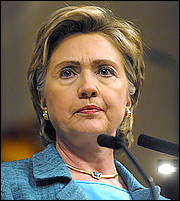 Η Clinton στις προεδρικές 16 (GreekReporter.com)