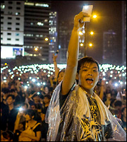 Βίαιες συμπλοκές στο Χονγκ Κονγκ