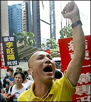 Χονγκ Κονγκ: Δεν παραιτούμαι λέει ο κυβερνήτης