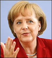 Merkel: Στο τραπέζι ο συνδυασμός EFSF-ESM