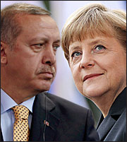Γιατί Μέρκελ-Ερντογάν βάζουν το ΝΑΤΟ στο παιχνίδι