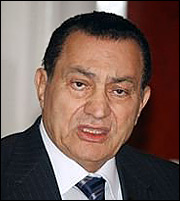Αυξήσεις μισθών & συντάξεων μοιράζει ο Μουμπάρακ