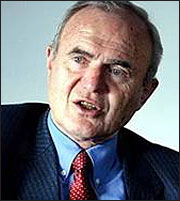 Ίσιγκ: «Όσο παραμένει η Ελλάδα στο ευρώ το κόστος αυξάνεται»