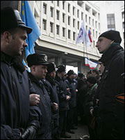 Ουκρανία: Δίνει διορία 48 ωρών στους αποσχιστές