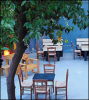 Ποτά έως 6 ευρώ στην αυλή: Κι όμως, υπάρχουν! 