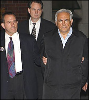 Υπό κράτηση και πάλι ο Strauss Kahn