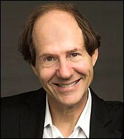 Sunstein: Η κρίση δεν «άγγιξε» τους πλούσιους