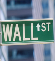 Aνακάμπτει η Wall Street, με στήριξη από τις τράπεζες