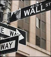 Διατηρείται το εορταστικό κλίμα στην Wall Street