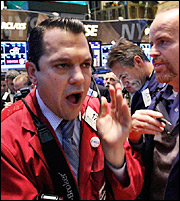 Πτώση στη Wall Street υπό το φόβο των επιτοκίων