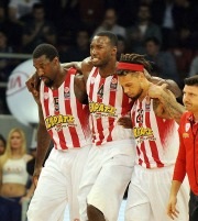 Νοκ άουτ ο Γιανγκ με ρήξη χιαστού και ο Ολυμπιακός ψάχνει σέντερ