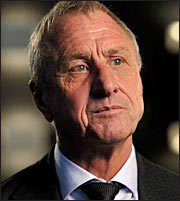 Δάκρυσε όλη η Ολλανδία για τον Κρόιφ στο φιλικό με τη Γαλλία