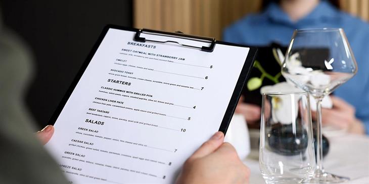 Πώς θα καταλάβεις ότι ένα εστιατόριο είναι ακριβό πριν το επιλέξεις;