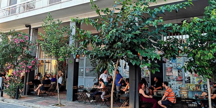 Πέντε στέκια για τσίπουρο και μεζέ στην Αθήνα μακριά από τουρίστες