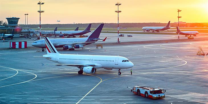 Ακυρώσεις και καθηλώσεις αεροσκαφών φέρνει η εκτίναξη του jet fuel