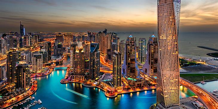 Το Ιράν καλεί σε εκκένωση λιμανιών στα Εμιράτα