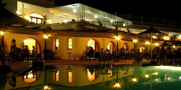 Ράλι στις τιμές των ακριβών ξενοδοχείων