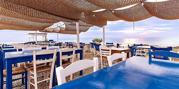 Μεζέδες δίπλα στο κύμα: 7 ταβερνάκια με αέρα θαλασσινό