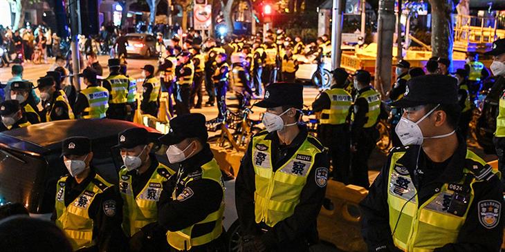 Παύση διαδηλώσεων και αστυνομοκρατία στην Κίνα