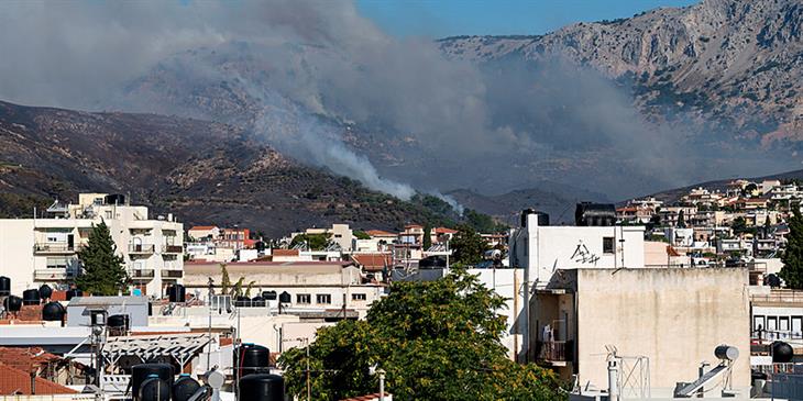 Σε κατάσταση έκτακτης ανάγκης ο δήμος Χίου, μαίνονται οι φωτιές