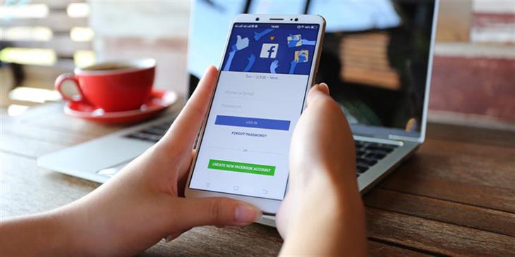 Η Ελλάδα θα ανακοινώσει απαγόρευση social media για παιδιά κάτω των 15