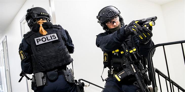 Η Σουηδία καλεί τον στρατό στη μάχη με τις συμμορίες