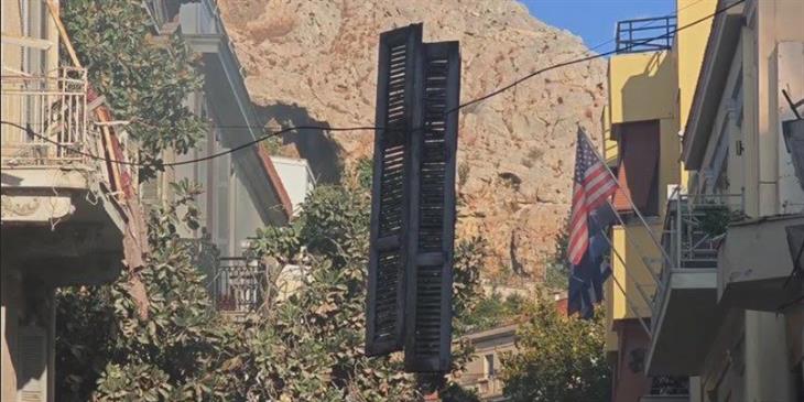 Εξι οι νεκροί στα συντρίμμια του κτιρίου στην Πλάκα