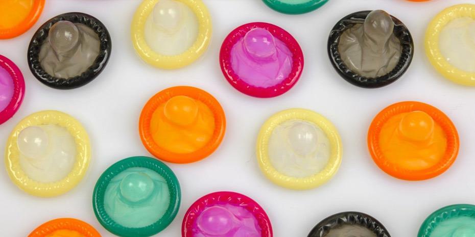 Εκτόξευση στις πωλήσεις προφυλακτικών και sex toys