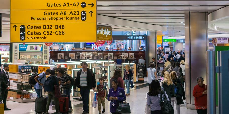 Γιατί οι ταξιδιώτες νιώθουν στριμωγμένοι στο Χίθροου; Η απίθανη εξήγηση του CEO!