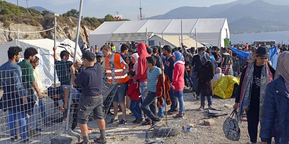 Στη Μυτιλήνη αρματαγωγό για τους πρόσφυγες