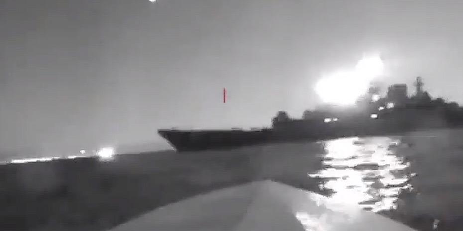 Το video με το ουκρανικό χτύπημα σε ρωσικό πολεμικό πλοίο