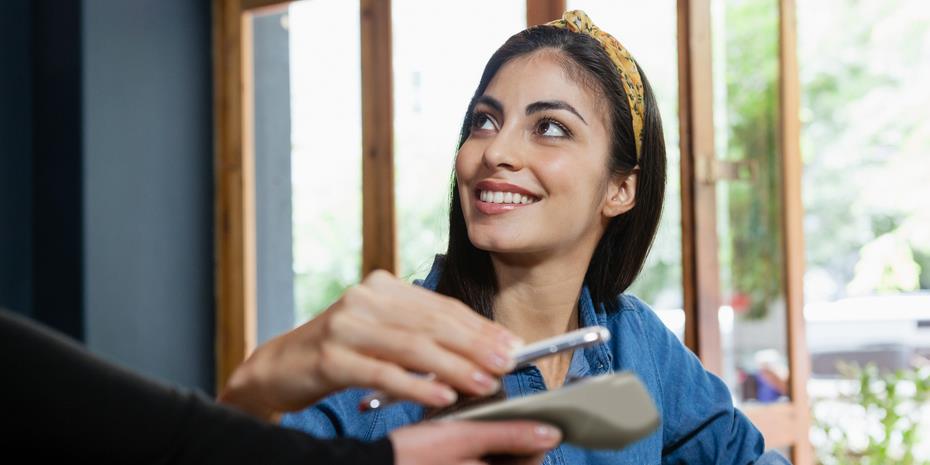 Πληρωμές μέσω του IRIS στους επαγγελματίες προσφέρει η Worldline Greece