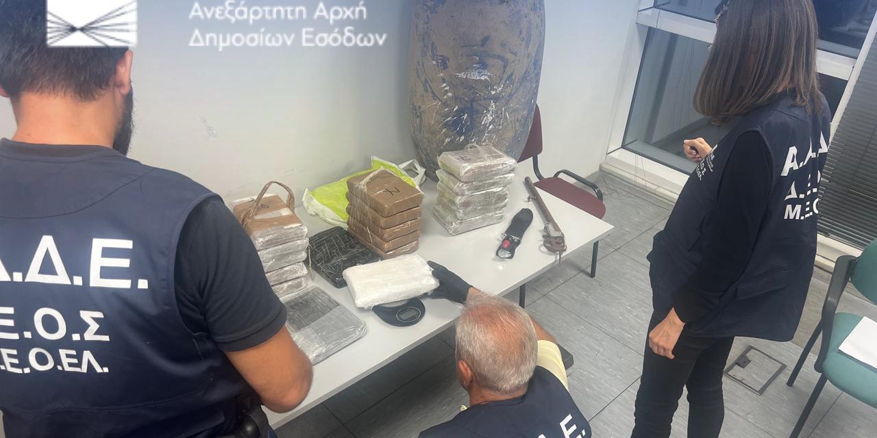 ΑΑΔΕ: Βρήκε άλλα 26,8 κιλά κοκαΐνης στο κύκλωμα με τα «άνθη του κακού» | Επιχειρήσεις στο LivePress.gr