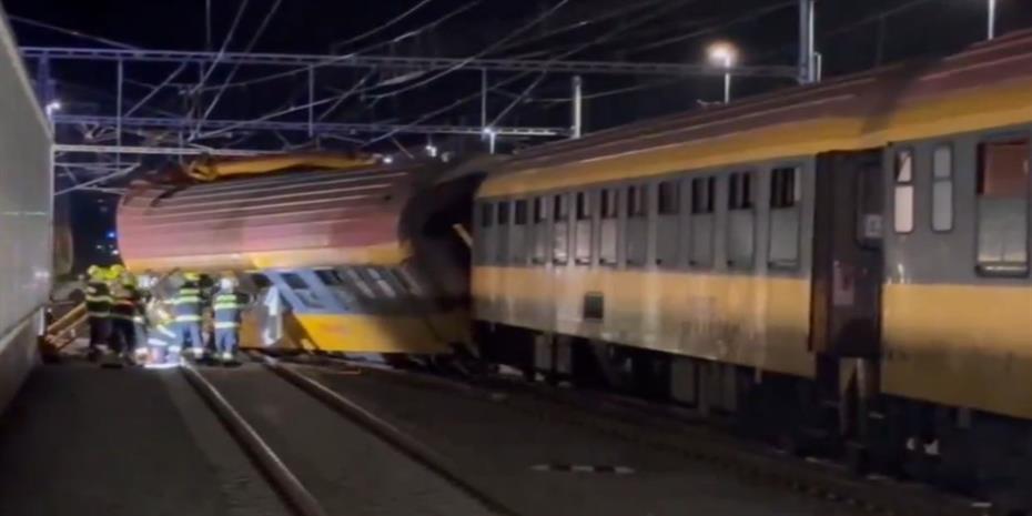 Συγκρούστηκαν τρένα στην Τσεχία, νεκροί και τραυματίες