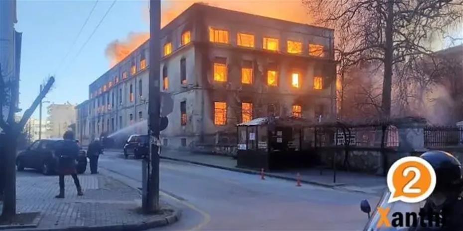 Υπό έλεγχο η πυρκαγιά σε καπναποθήκη της Ξάνθης: Κινδύνευσαν σπίτια