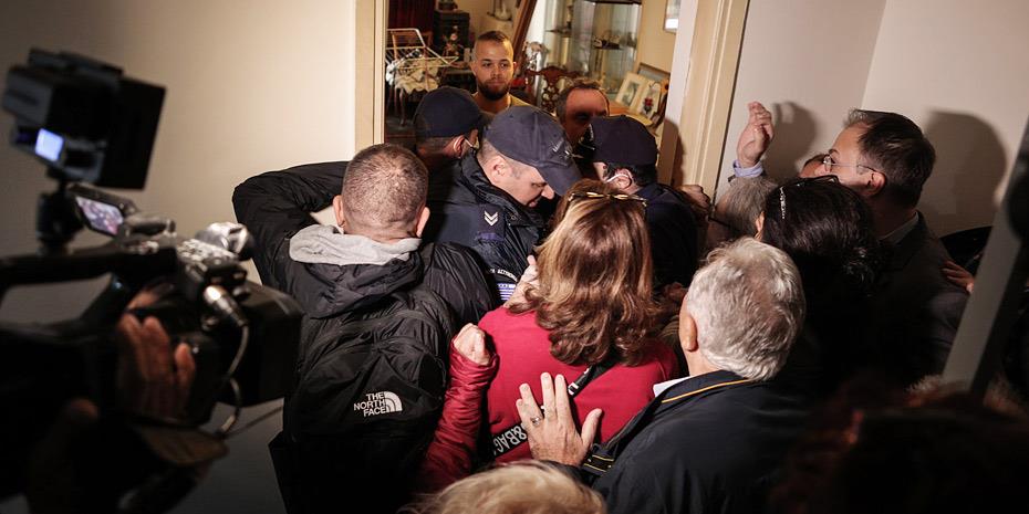 Σφοδρές αντιδράσεις για την έξωση της Ιωάννας Κολοβού για χρέος 15.000 ευρώ