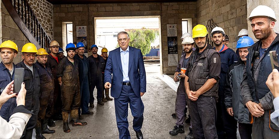 Τα ναυπηγεία της ΟΝΕΧ στη Σύρο επισκέφτηκε ο Τάκης Θεοδωρικάκος