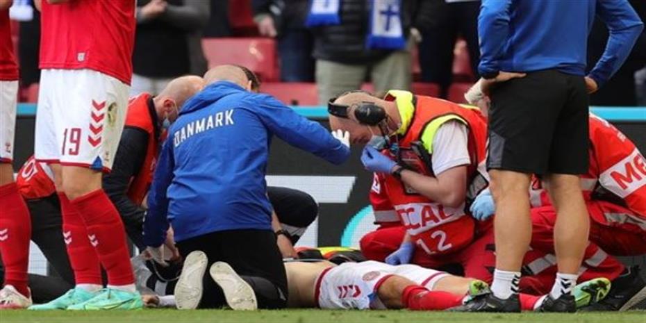 Κατέρρευσε στο γήπεδο ο Ερικσεν, προσπάθησαν να του κάνουν ανάνηψη