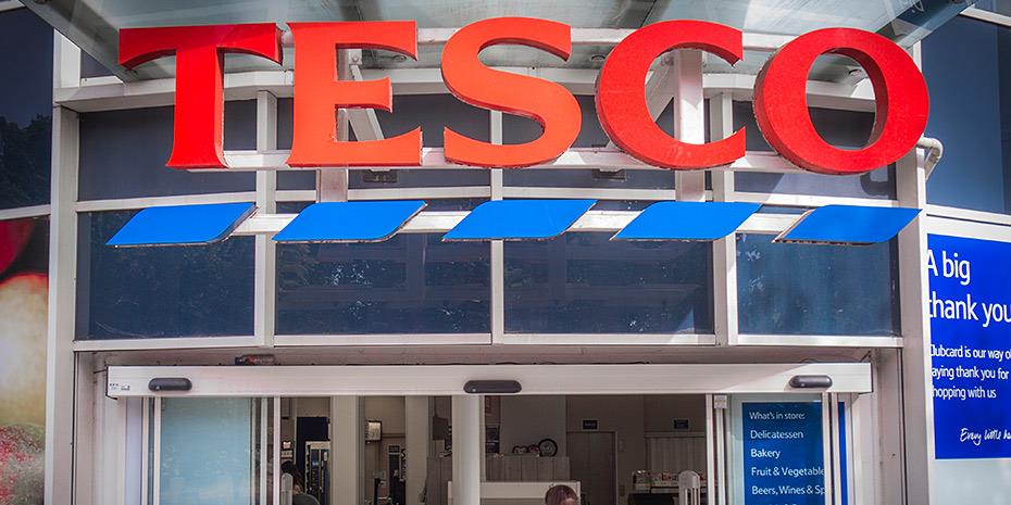 Βρετανία: Πωλητήριο βάζει η Tesco Bank