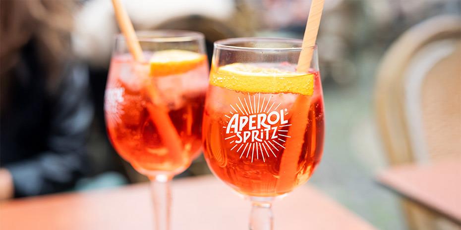 Βαλίτσες για Αμερική ετοιμάζει το Aperol Spritz