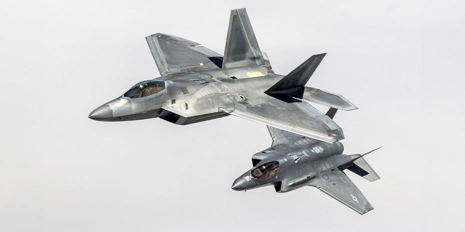 Μοίρες μαχητικών F-15, F-16 και F-22 στέλνουν οι ΗΠΑ στη Μέση Ανατολή