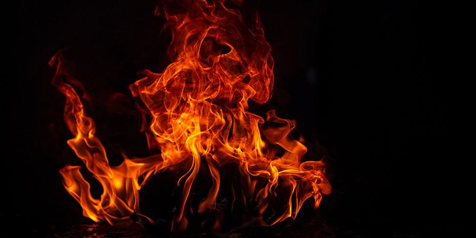 Μαίνεται η φωτιά σε συγκρότημα ουρανοξυστών στο Χονγκ Κονγκ