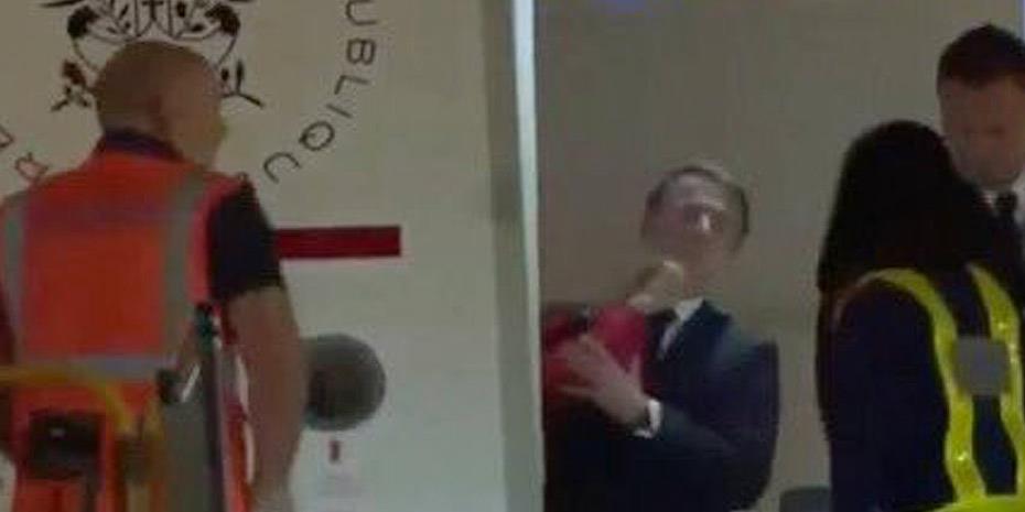 Χαστούκι από τη Μπριζίτ εισέπραξε ο Μακρόν, video