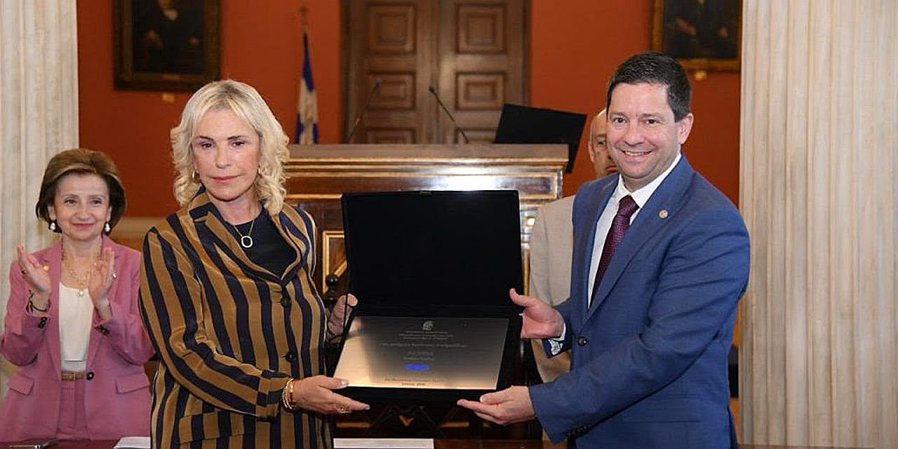 ΕΚΠΑ: Εγκαθιστά 106 απινιδωτές σε Αττική και Εύβοια μετά από δωρεά της Ιουλίας Τσέτη