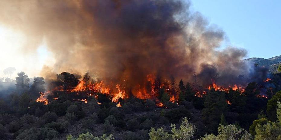 Φωτιά σε εξέλιξη στη νότια Κρήτη