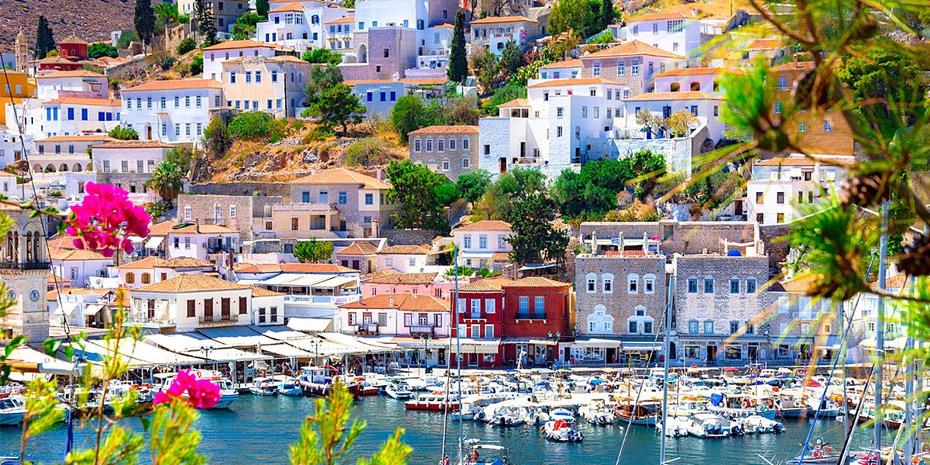 Ύδρα: Εκεί που η πέτρα σμίγει με το φως και οι ιστορίες χαράσσονται στον χρόνο